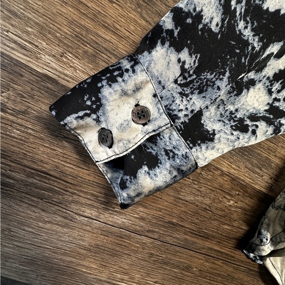 Eva Longoria Black and White Button Down Shirt with Unique Pattern - Picture 5 of 8